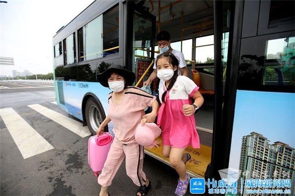 今日，北京市氣象部門預(yù)報(bào)顯示，京津冀地區(qū)于12日將有一次區(qū)域性強(qiáng)降雨天氣過程，大部分地區(qū)將出現(xiàn)大到暴雨，局地有大暴雨，為今年入汛以來最強(qiáng)降雨過程。    在全民高度關(guān)注的氛圍中，小編相信，很多人都是帶(圖2)