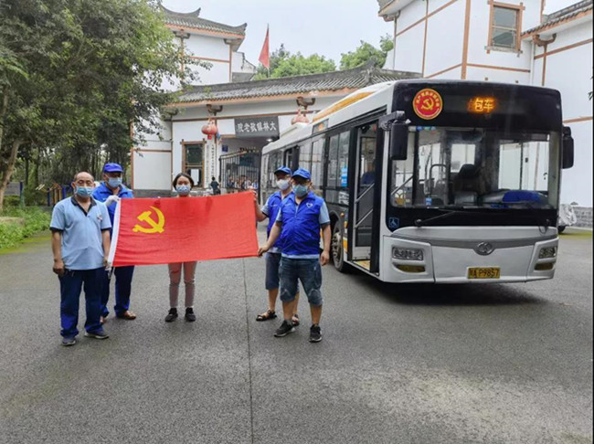 辦好事、解民憂、暖民心，成都公交集團(tuán)為敬老院老人開行疫苗接種專線(圖1)