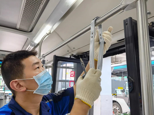 好消息！上海733輛“黑金剛”公交車將大變樣！車廂內(nèi)多了這些......(圖2)