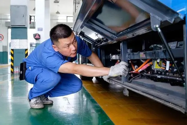 積水過(guò)線即報(bào)警！上海641輛公交車已裝涉水深度報(bào)警裝置(圖3)