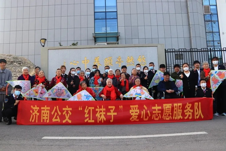 尊老敬老，濟(jì)南公交“紅襪子”愛心志愿服務(wù)隊(duì)成立(圖4)
