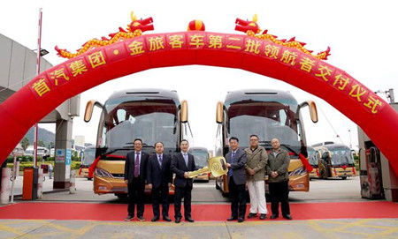金色榮耀難擋，首汽國賓車隊再添30輛金旅領(lǐng)航者！(圖1)