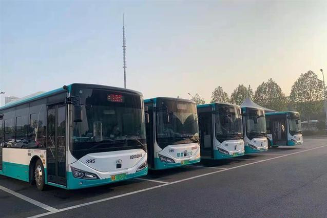 終于來了！武漢首臺智能公交車正式上路(圖1)