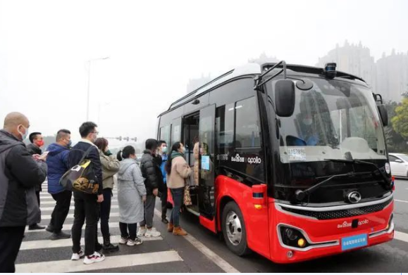 重慶：全國首個L4級自動駕駛公交車收費運營啦！(圖1)