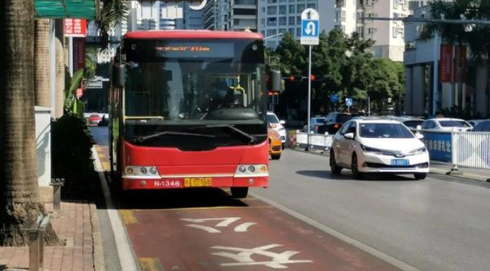 讓公交車“快”起來！南寧市公共交通機(jī)動(dòng)化出行分擔(dān)率達(dá)到50%以上(圖1)