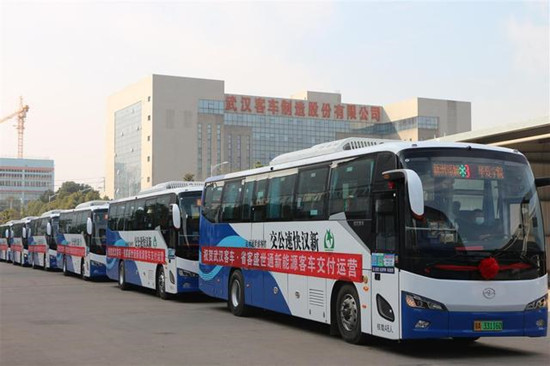武漢產(chǎn)！湖北首批無站立區(qū)豪華公路版公交車上線運營(圖1)